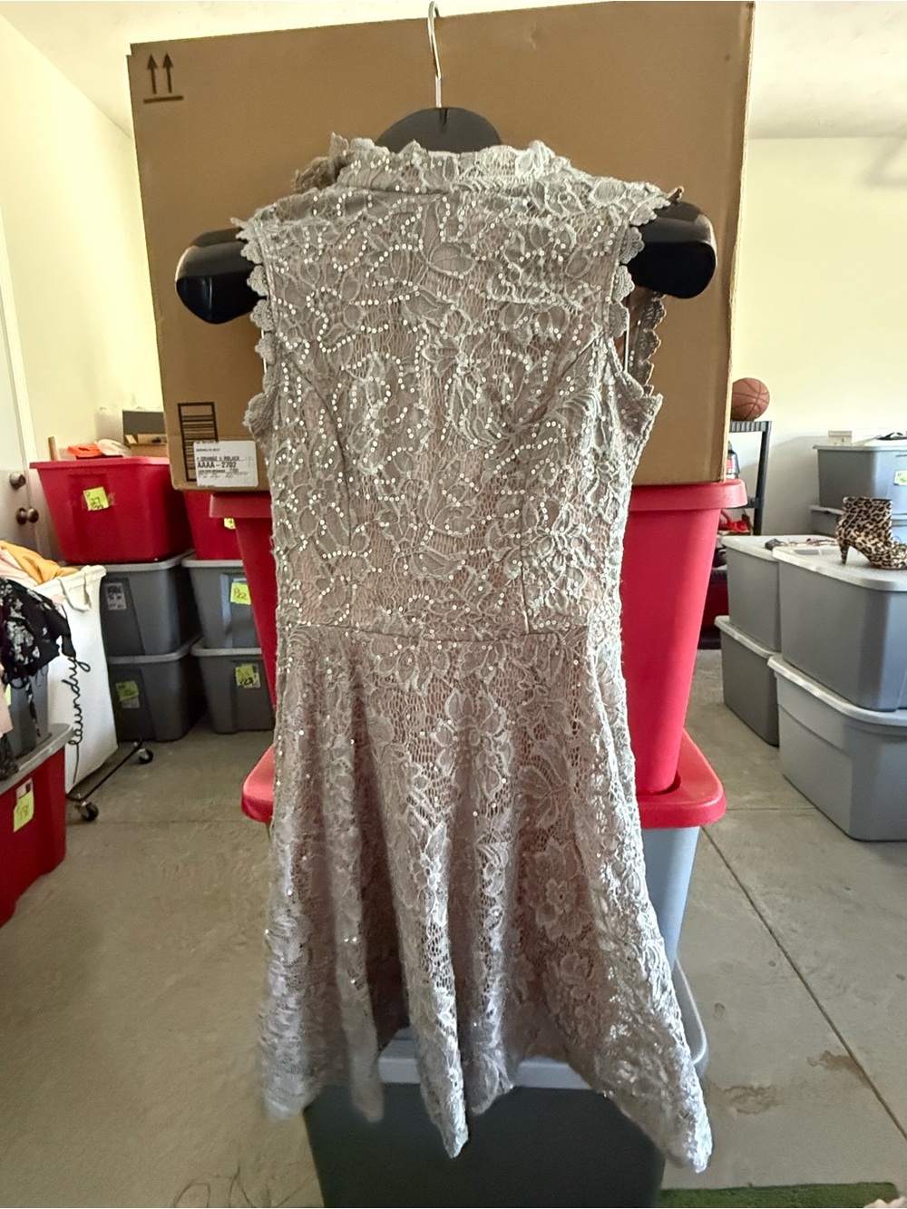 City Studio Sleeveless Lace Dress in Taupe-Beige mp51